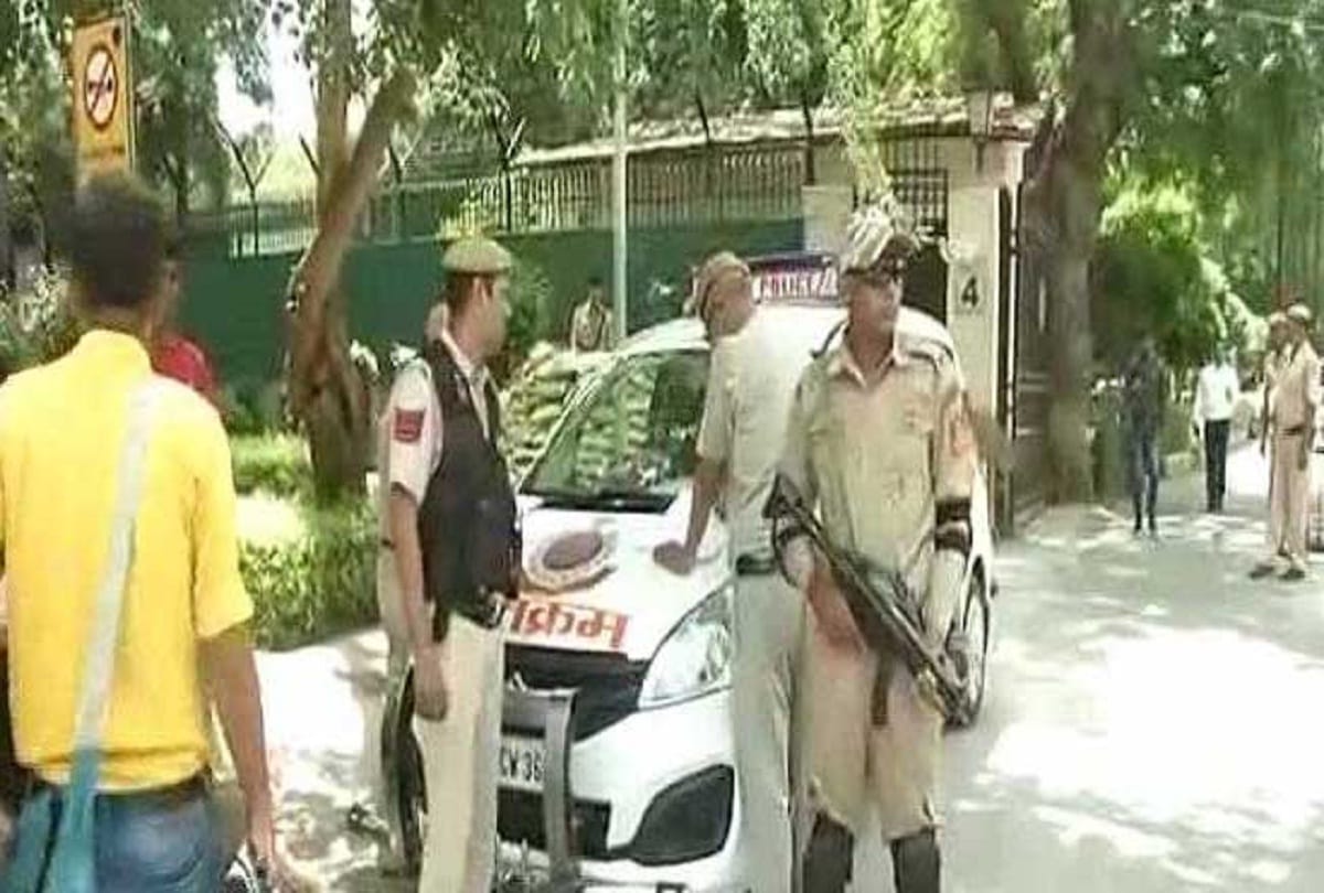 a Young man raped with one year old girl in delhi