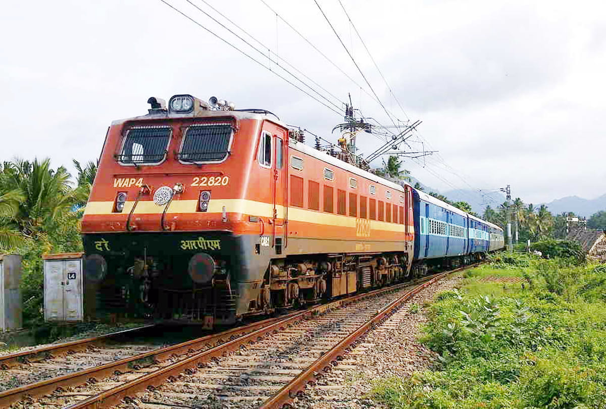 stolen weapons from soldiers in Chitrakoot Express