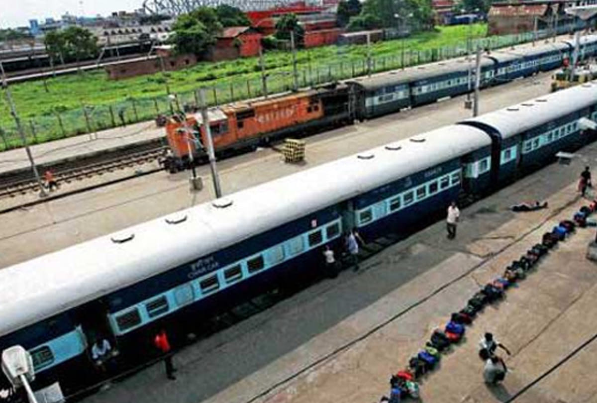 stolen weapons from soldiers in Chitrakoot Express