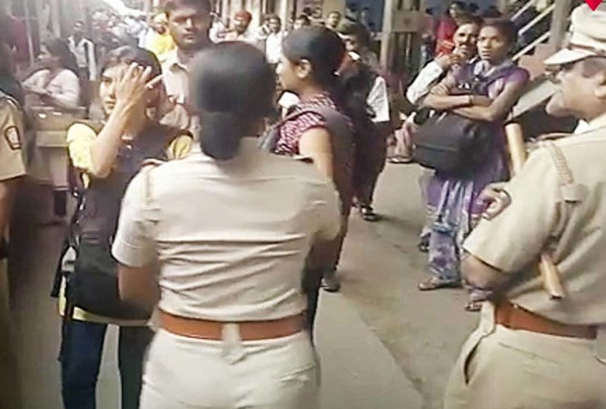 stolen weapons from soldiers in Chitrakoot Express
