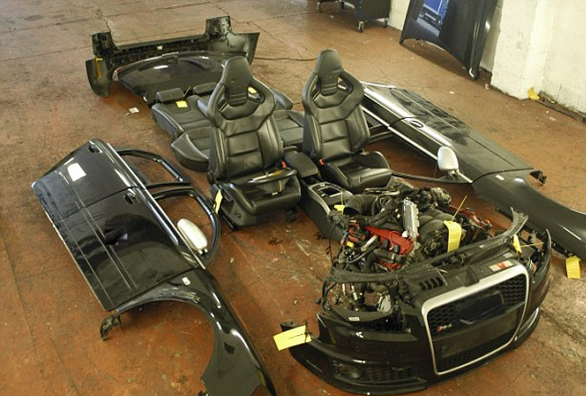These thieves cut expensive cars into pieces