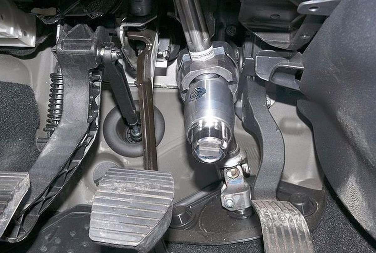 These thieves cut expensive cars into pieces