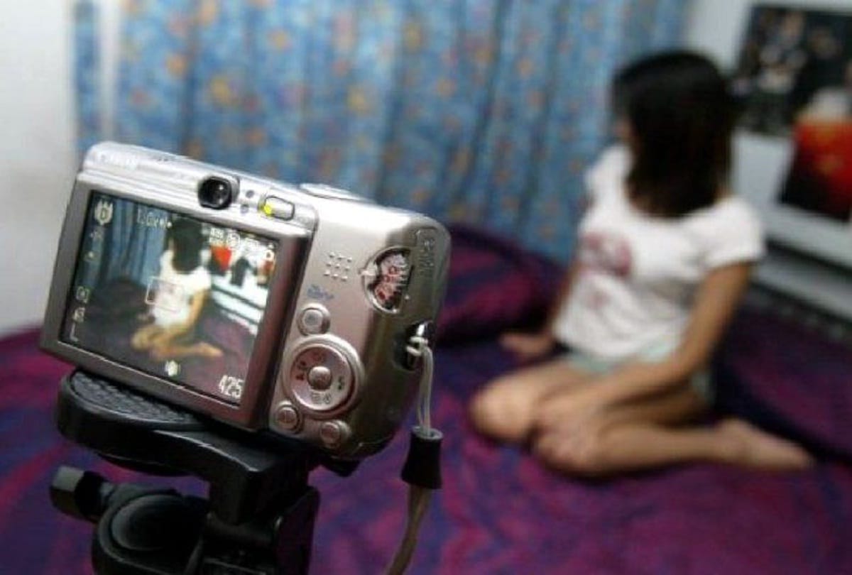 a young man sent the obscene photo of his ex-girlfriend to her husband in noida
