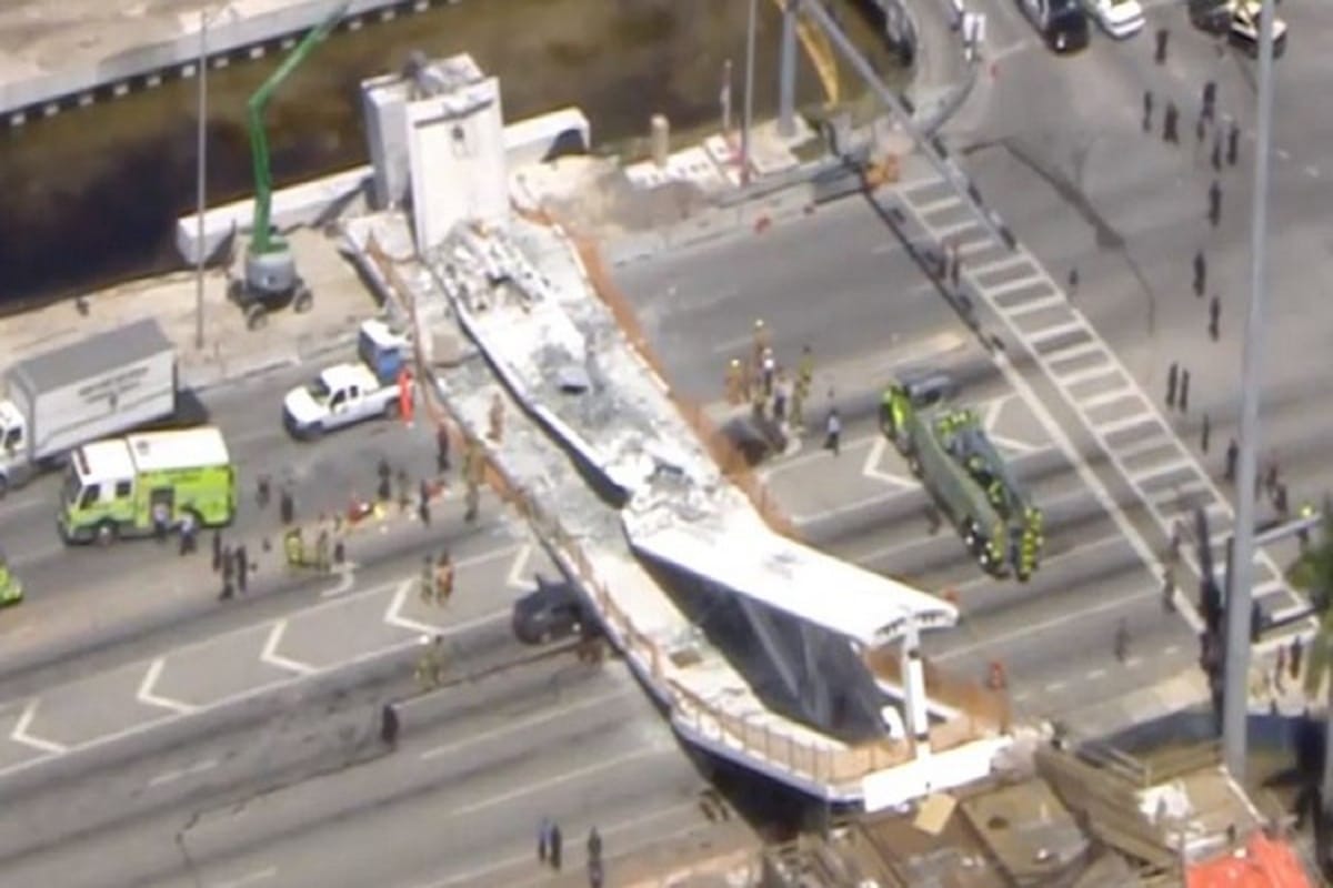 Newly built bridge collapsed in Florida International University in Miami in America Many dead