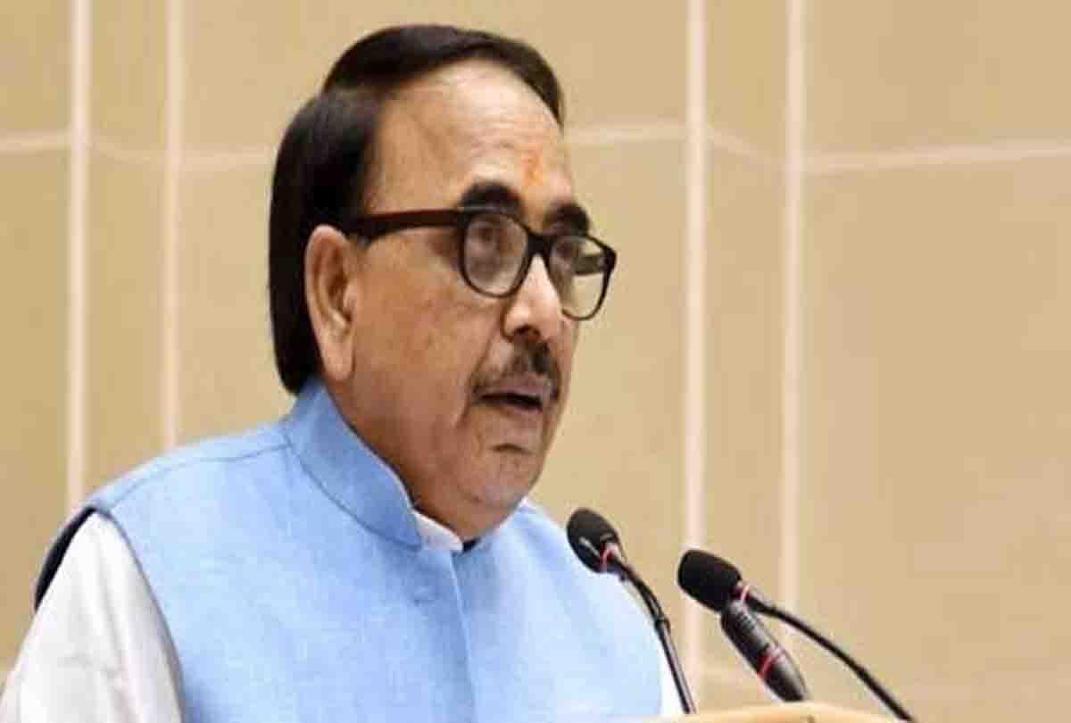 mahendra nath pandey talks with bjp workers