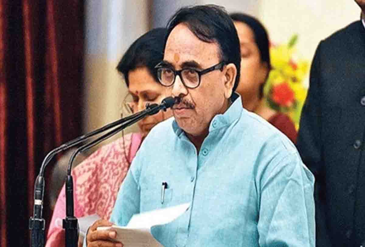 mahendra nath pandey talks with bjp workers