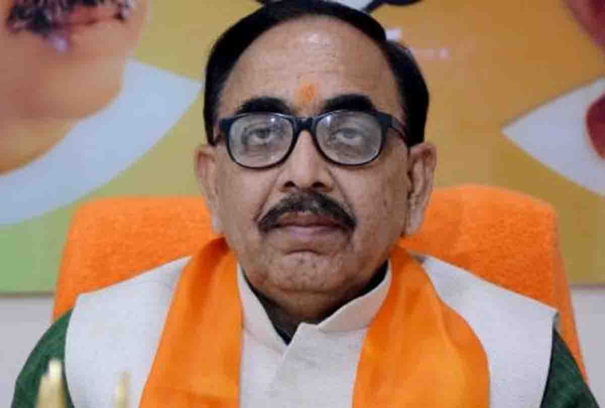 mahendra nath pandey talks with bjp workers