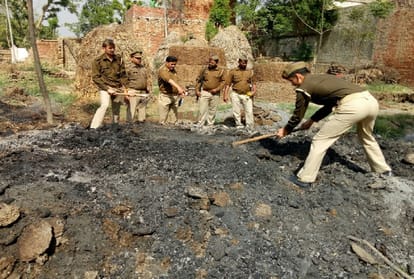 Honor killing in meerut, parents killed his daughter and Then burned the dead body