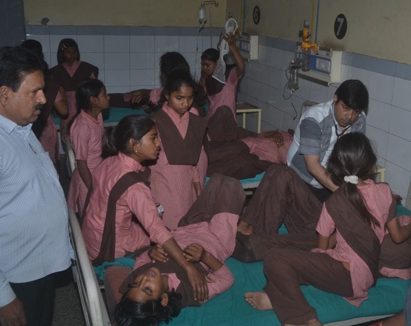 अस्पताल में पड़ा दवाओं का टोटा, बाहर से मंगाई दवाएं