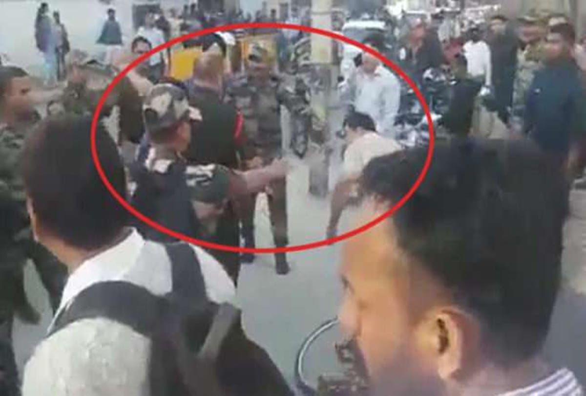 Delhi police personnel beaten due to argument with senior army officer 