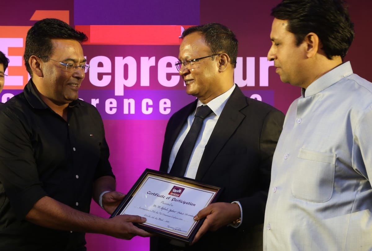 rahul yadav gets award in entrepreneurs conference, gives training  