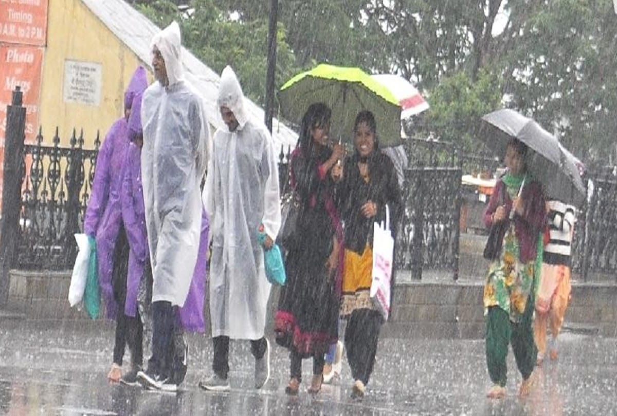 विद्यार्थियों को वर्दियों के साथ मिलेंगे स्कूल बैग : कंवर