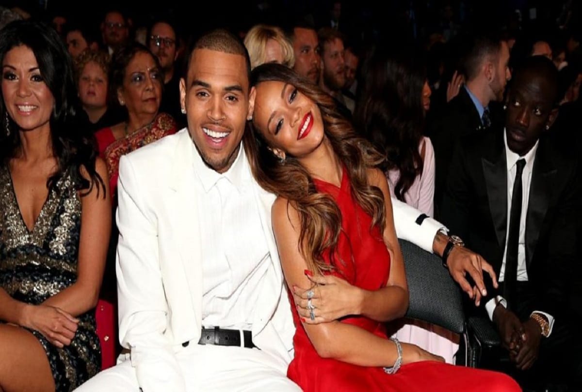 Popstar Rihanna Urge Fans To Delete Snapchat App To Protest Online Game Would You Rather