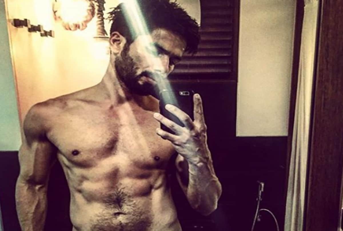 Ishaan Khatter shared his photo like shahid kapoor