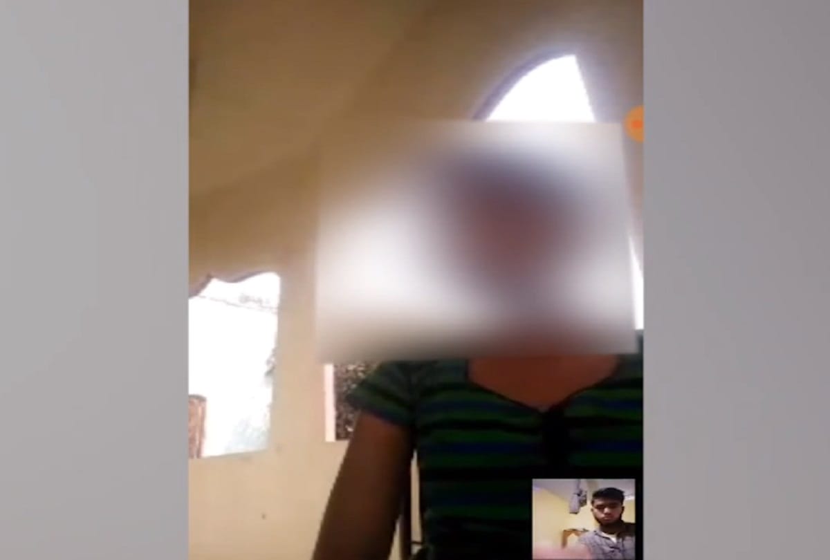 A 20 year old student committed suicide by hanging while on a video call with lover