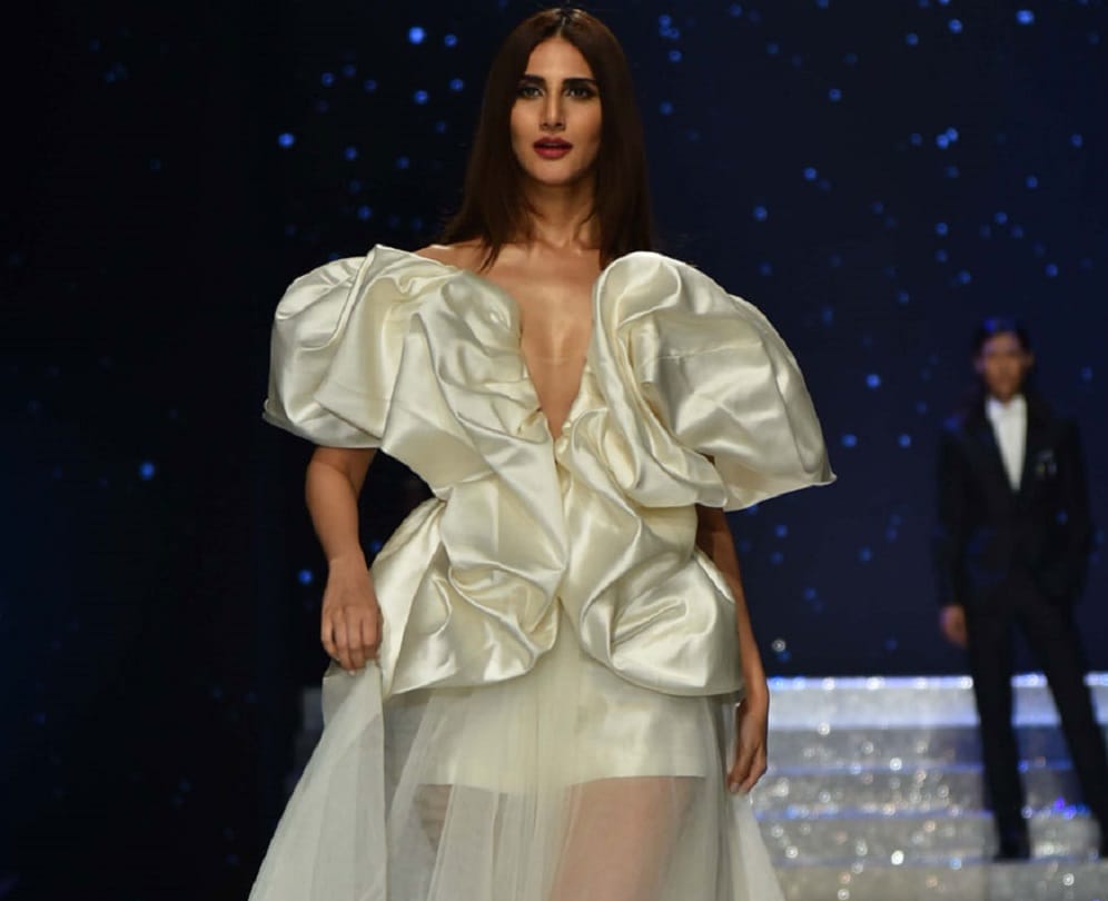 vani kapoor trolled for wearing lord ram printed front knot crop top