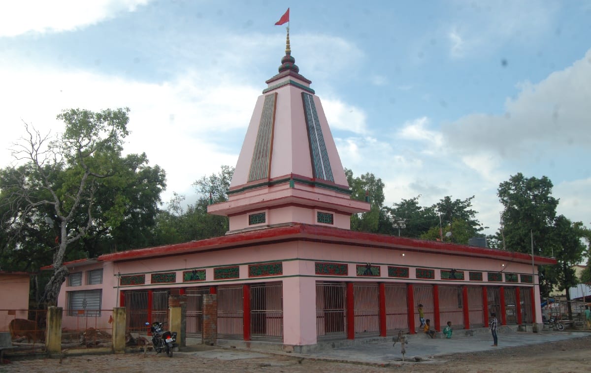 सज गए मां के दरबार, गूंजेगे मां के जयकारे