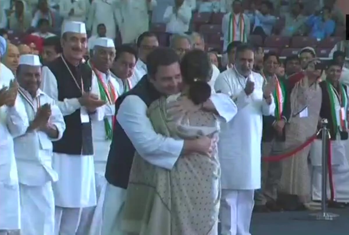 rahul gandhi hugs sonia gandhi after her electric speech at congress plenary session delhi