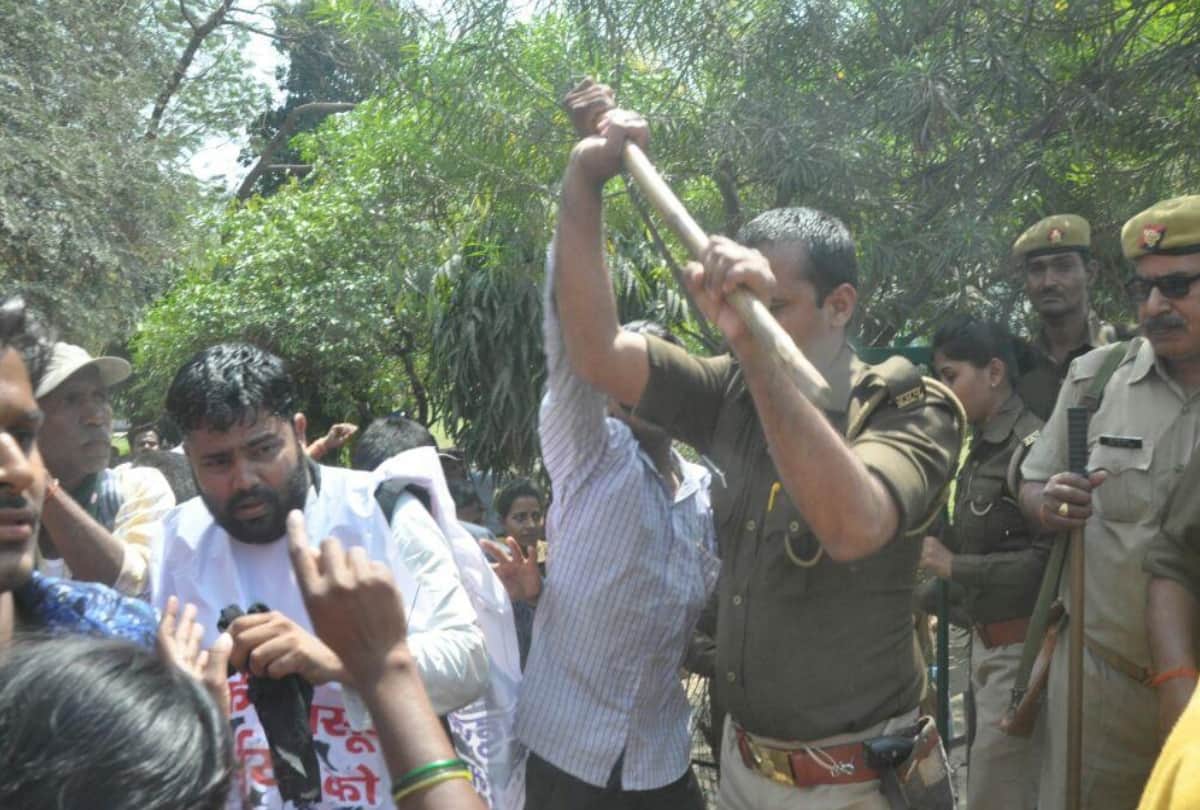 police beaten protesters in lucknow