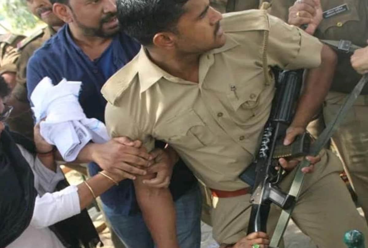 police beaten protesters in lucknow