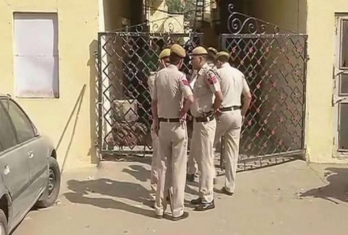 a young man killed his wife Due to illicit relations in delhi
