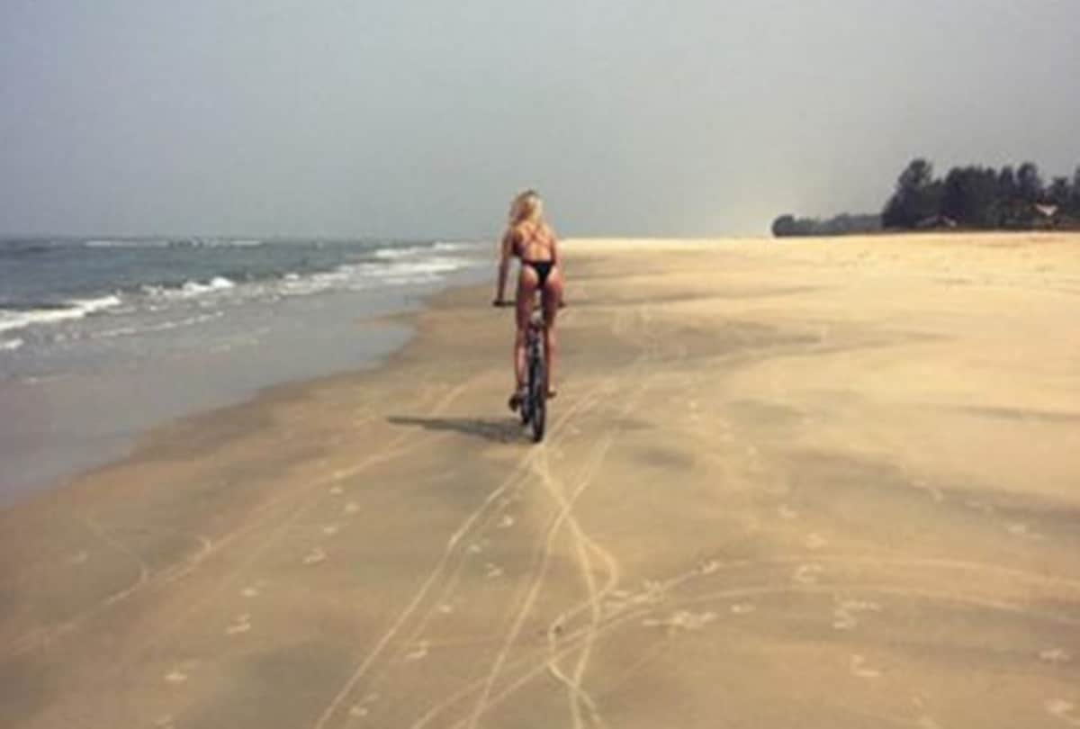 lisa haydon shared bikini photo on social media