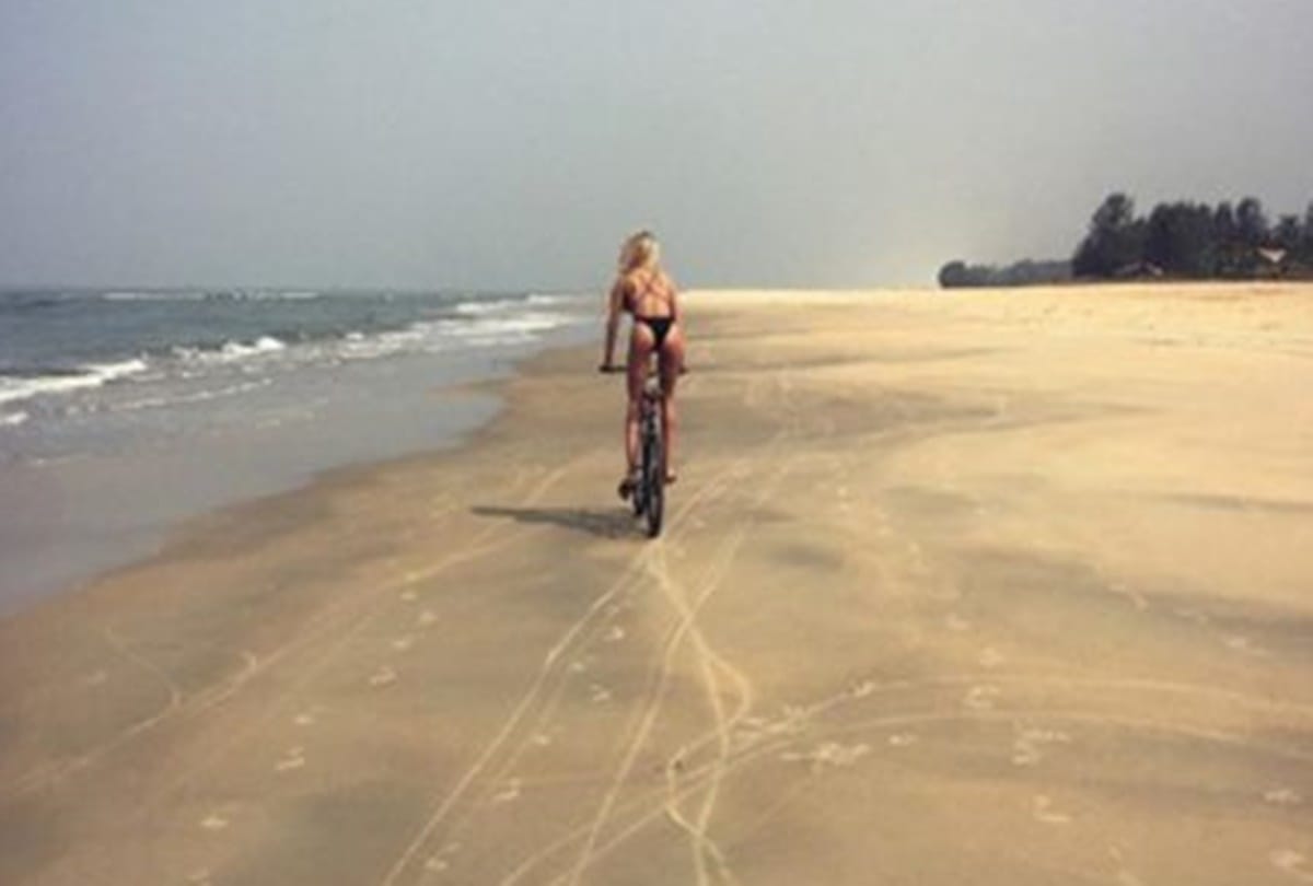 lisa haydon shared bikini photo on social media