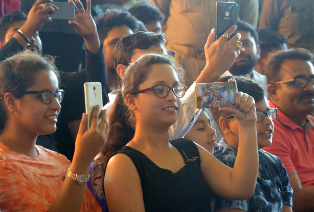 mahendra singh dhoni in lucknow pics