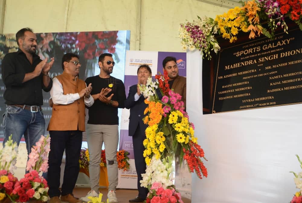 mahendra singh dhoni in lucknow pics