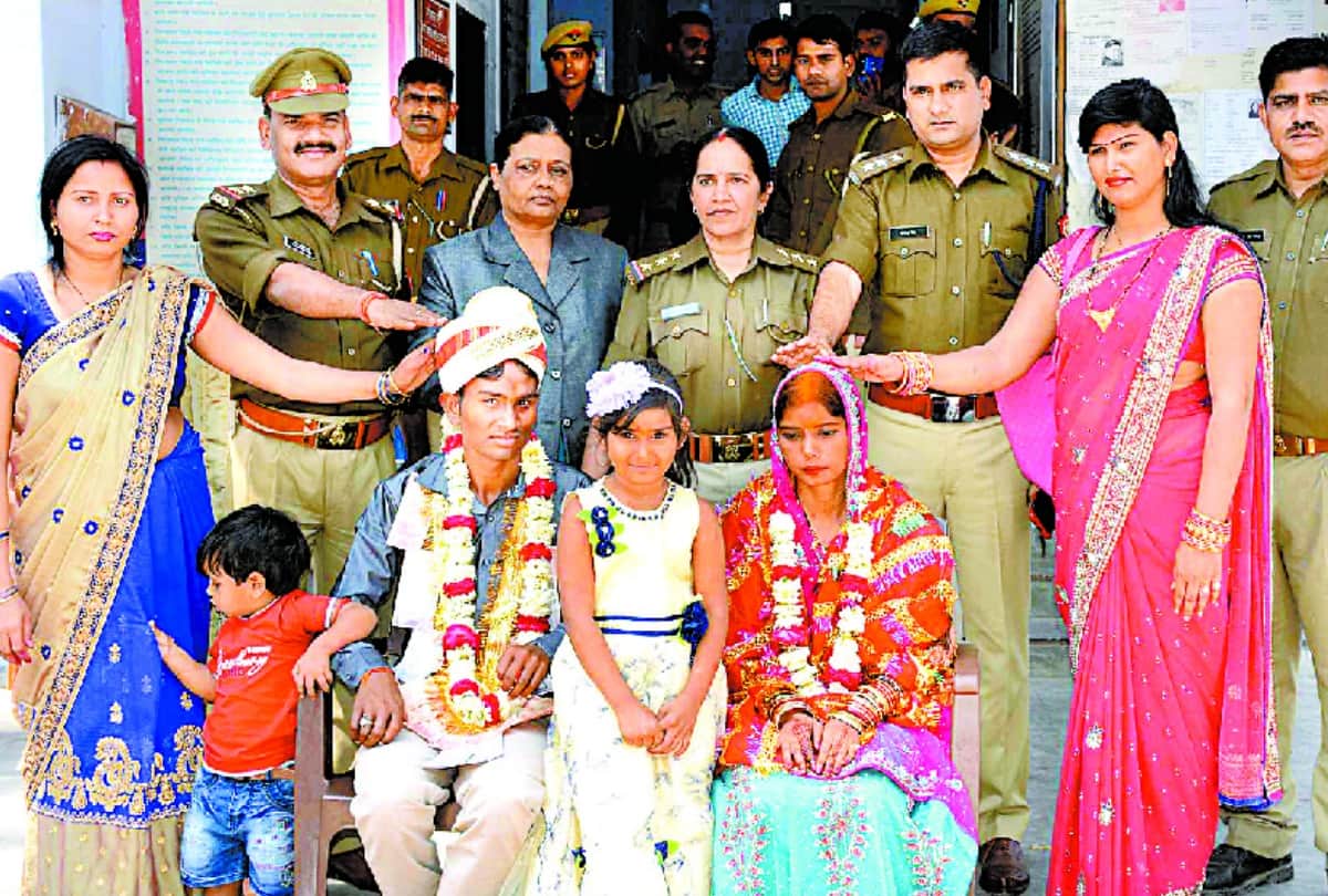 Lover couple married in police station