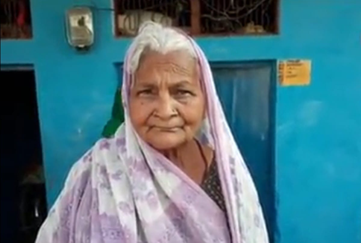 Video being viral of An old woman with name of mother india