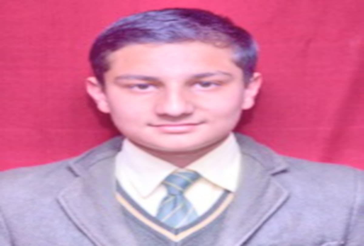 paras datta of rohru got first position in space olympiad exam