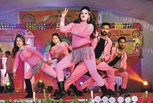 Night between songs: pratapgarh mahotsav