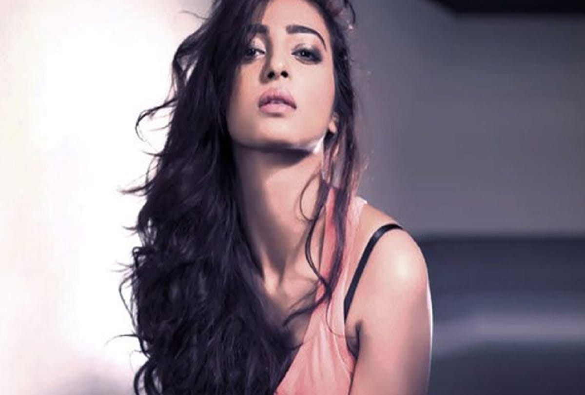 Radhika Apte sings her first Hollywood film World War II