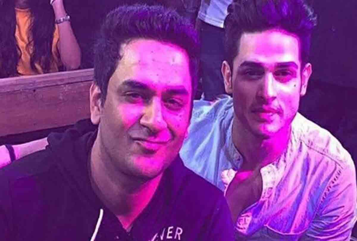 bigg boss 11 contestant priyank sharma and vikas gupta dancing on party table