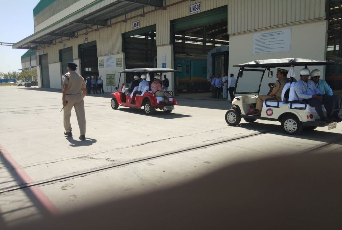 rail minister Piyush goyal visited rail coach factory in raibareilly