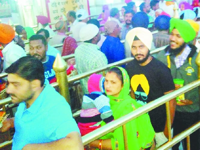 नयनादेवी में 50 हजार श्रद्धालुओं ने टेका माथा