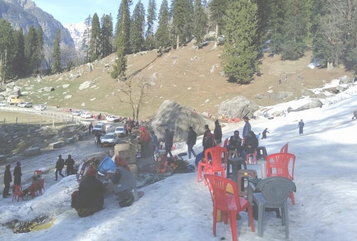 fifty rupee fee charged for crossing hampta pass manali