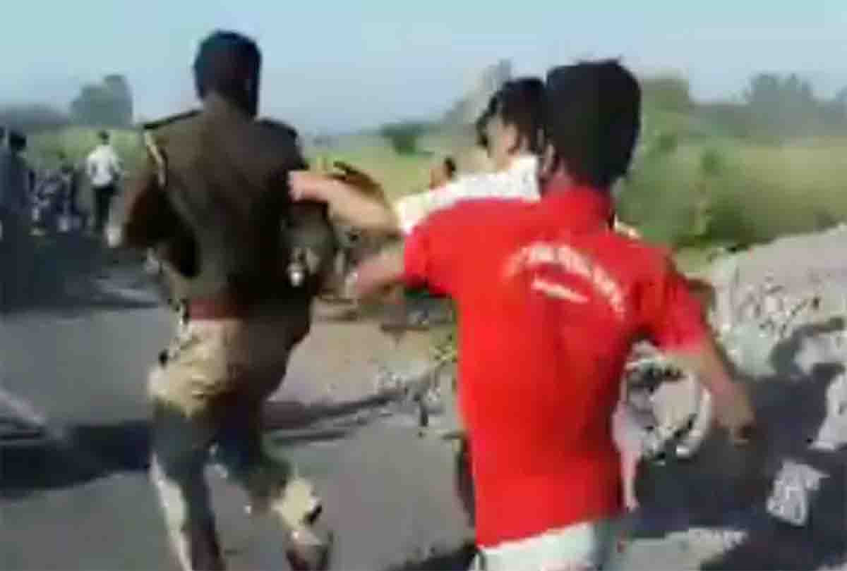 Policeman beaten by public