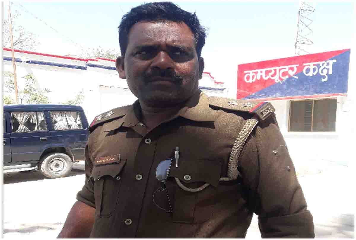Policeman beaten by public