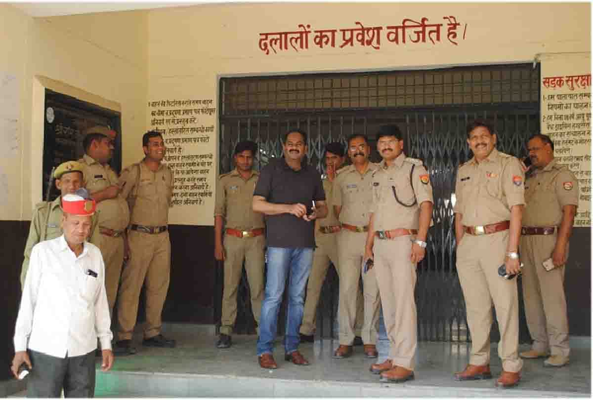 racket caught in ARTO for making fake papers