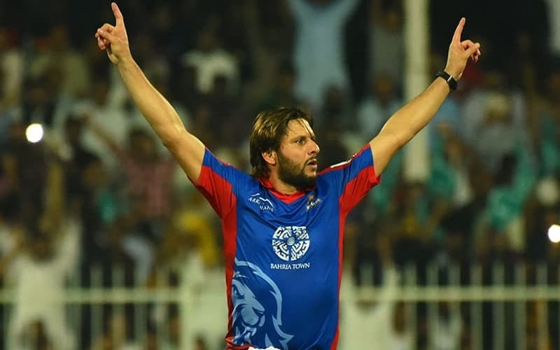 shahid afridi clean bowled to misbah ul haq but do not celebrate in his respect