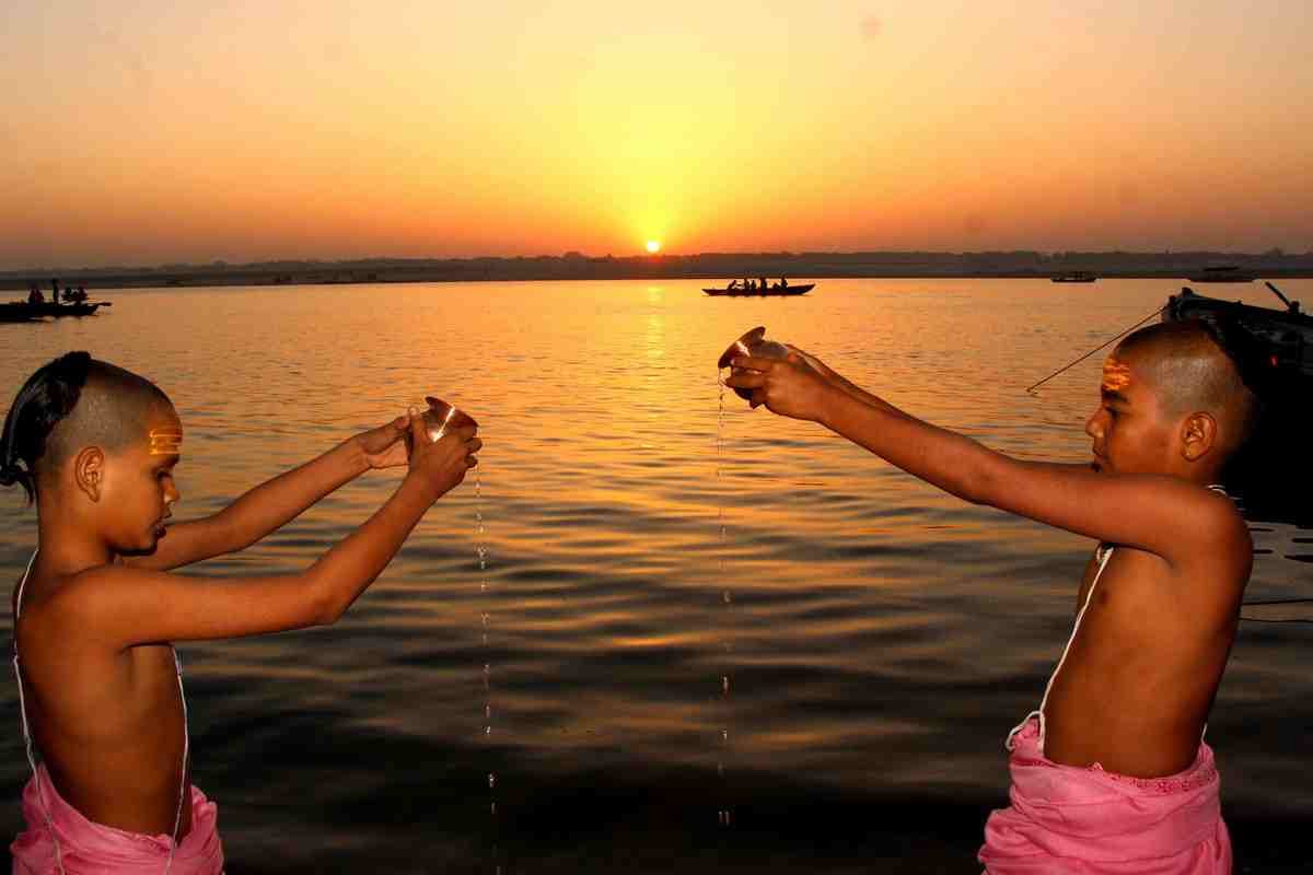 Hindu nav varsh welcome at gnaga ghat in kashi 