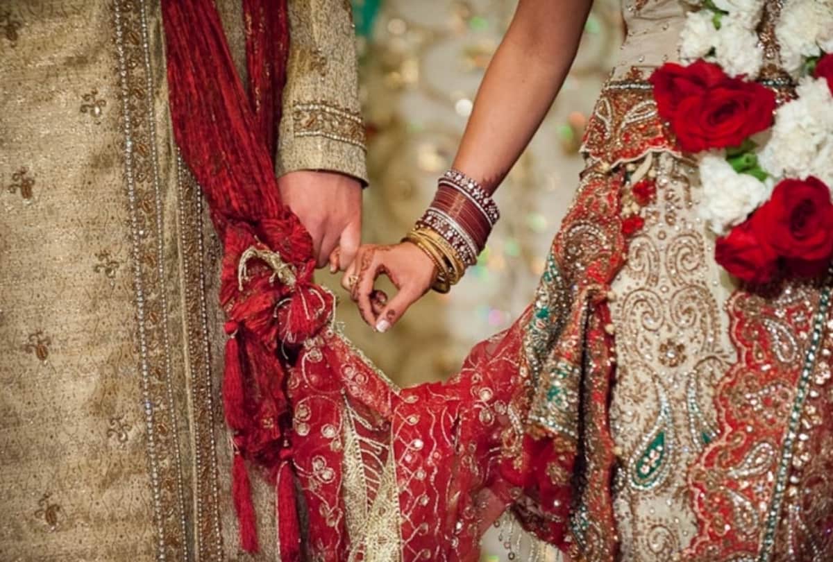 Couple Get Married In Toilet here is the truth