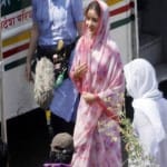 Anushka Sharma spotted in simple saree at Bhopal bus stand