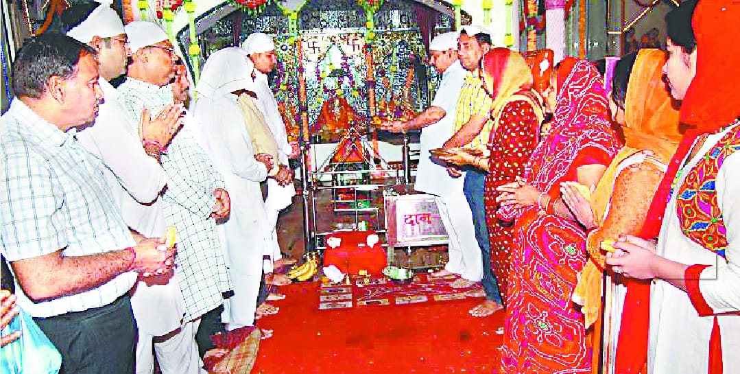 On the first day of Navratri, worship of Goddess Shailputri