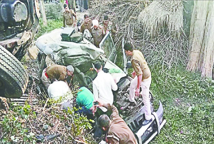 Car Accident in Bijnor, three deaths, photos