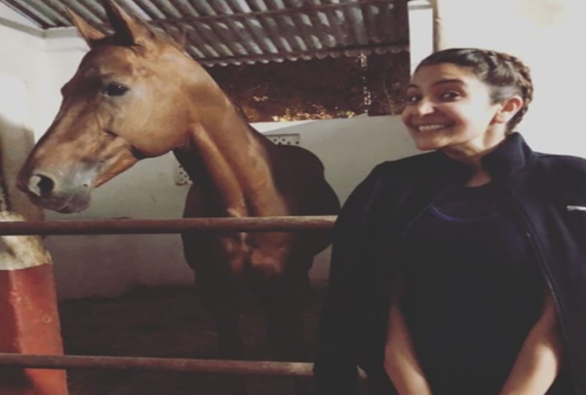 Anushka Sharma adorable pictures with horse