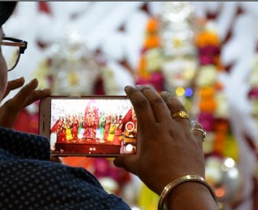watch Durga arti live on Facebook