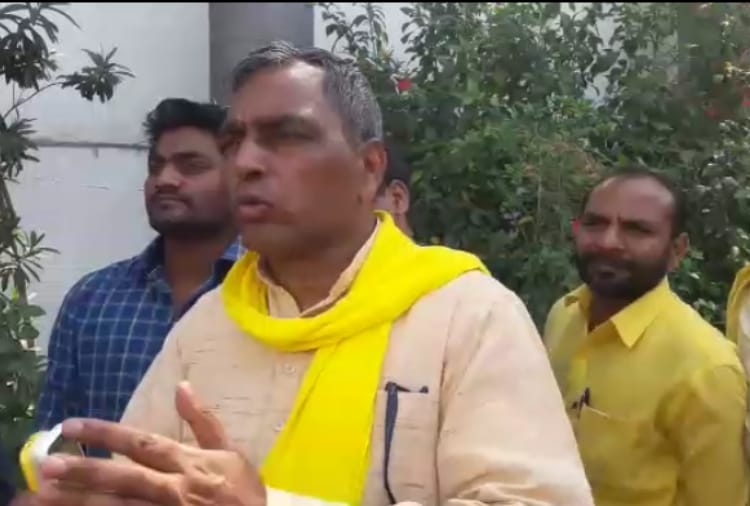 cabinet minister did not participated in the celebration of 1st anniversary of yogi sarkar